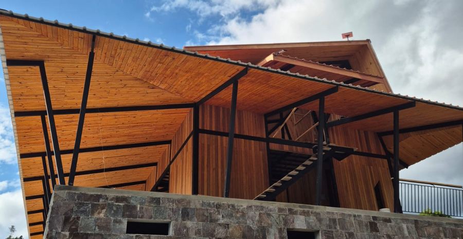 Cubierta de madera sobre estructura de acero